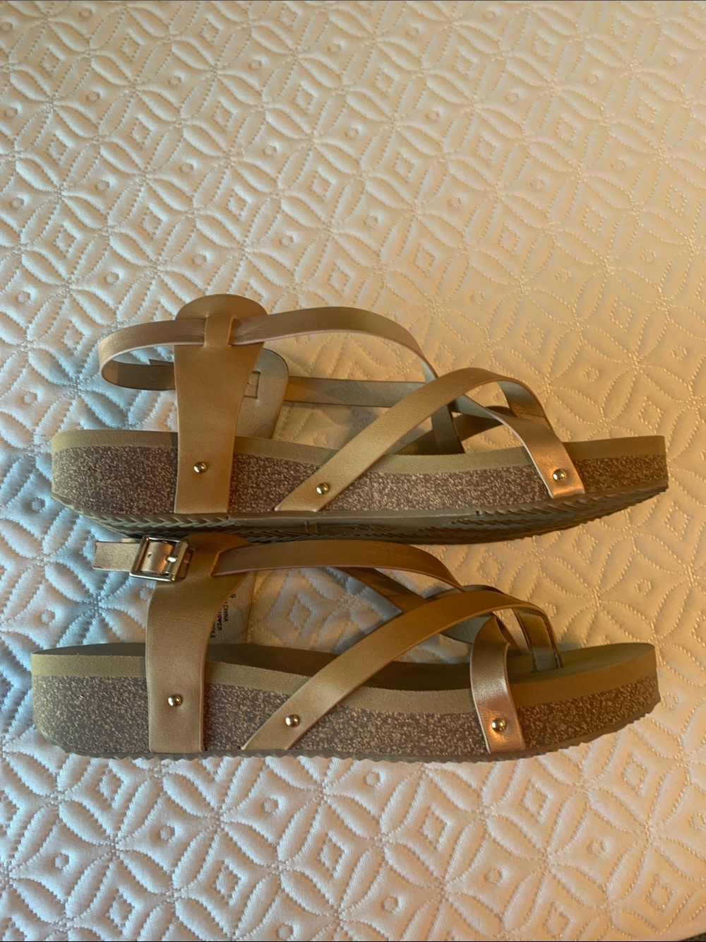 Volatile Metallic Gold Strappy Slingback Sandals size 9-M - Picture 8 of 9